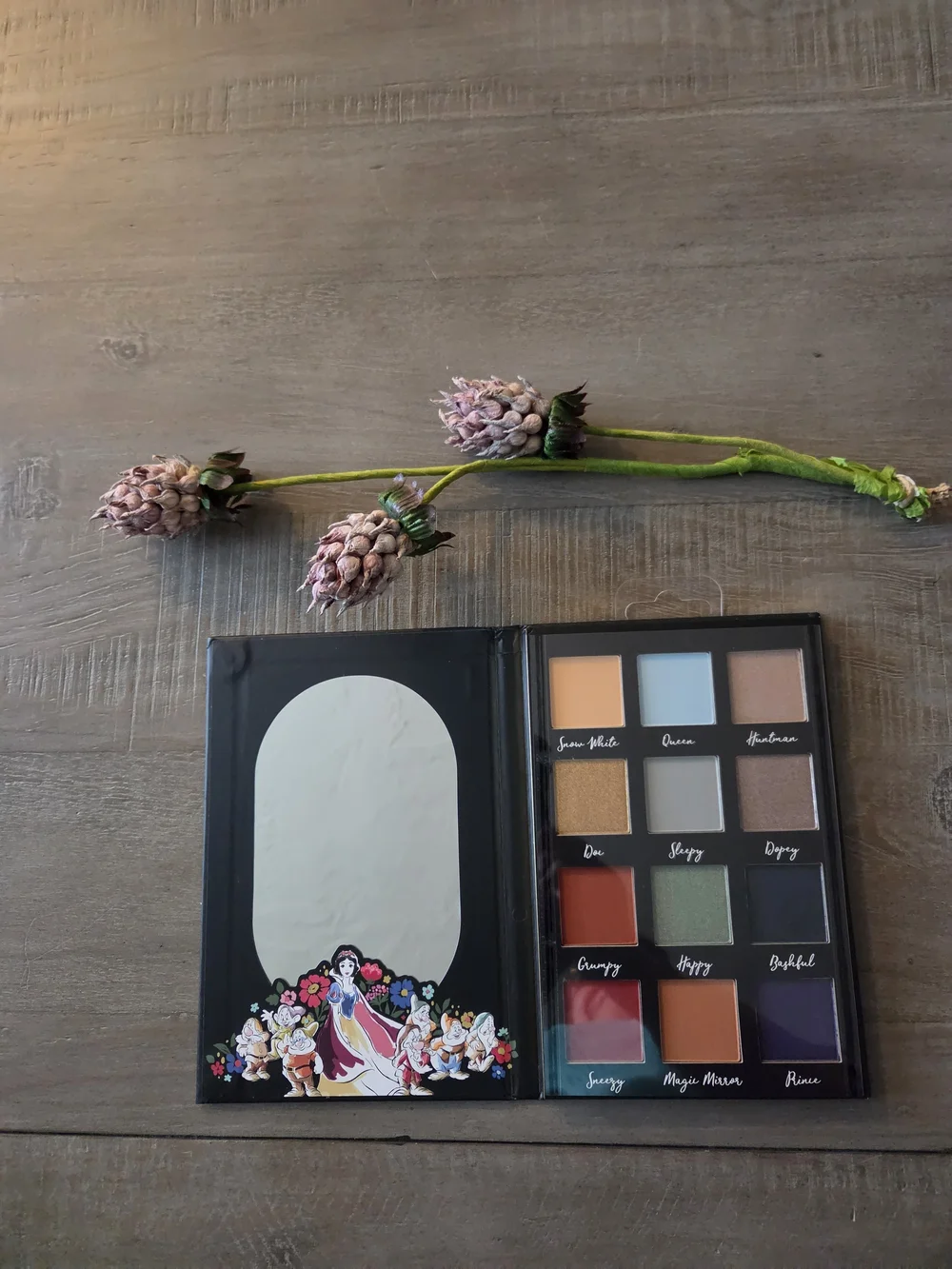 Disney's Snow White and the Seven Dwarfs Eyeshadow Palette